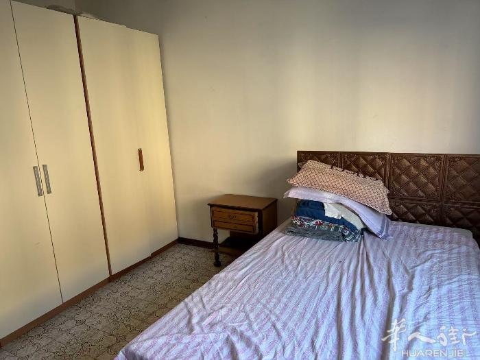 viale famagosta 6出租大房间或小房间交通方便 71/98/47/