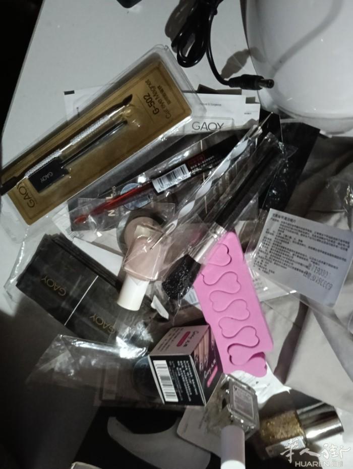 美甲光疗机一个，整套工具包。全新的没用过。20出，送一包新的指甲油
