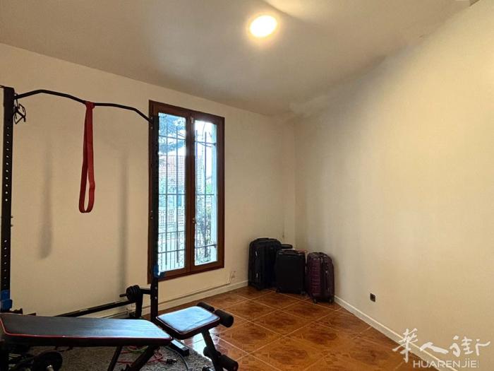 独立别墅167m2【 93 】离RERB号线 drancy  步行 10分钟，大
