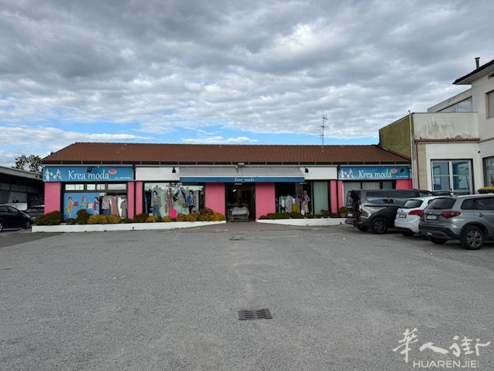 Viareggio 女装老店诚意转让 位于Viareggio核心地段，周边车流量