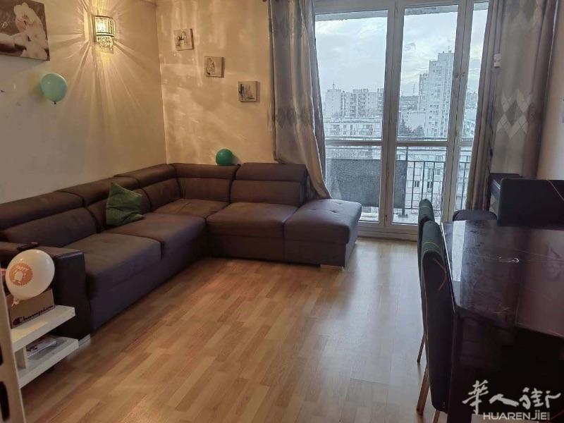 大巴黎93区Rosny Bois perrier两房一厅带家具出租,位于9楼带电梯和阳台视野开阔，租金1150一个月，3分钟到达地铁11号线，2分钟到达bus站，地铁25分钟到达châtelet ，包地暖，水，杂费，楼下有超市和学校，走路5分钟有大型商场或家乐福生活非常便利，6月1日开始入住，押一付一直接房东，有意者请联系林女士0695870985