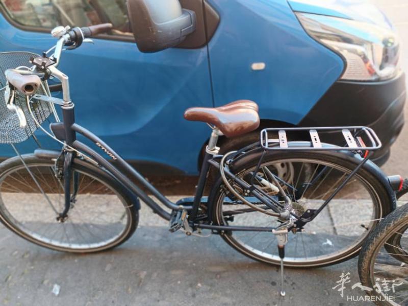 米兰华人街，出一辆九成新女士自行车，
