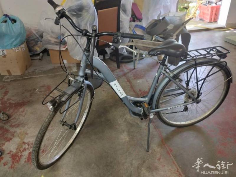 灰色自行车出售