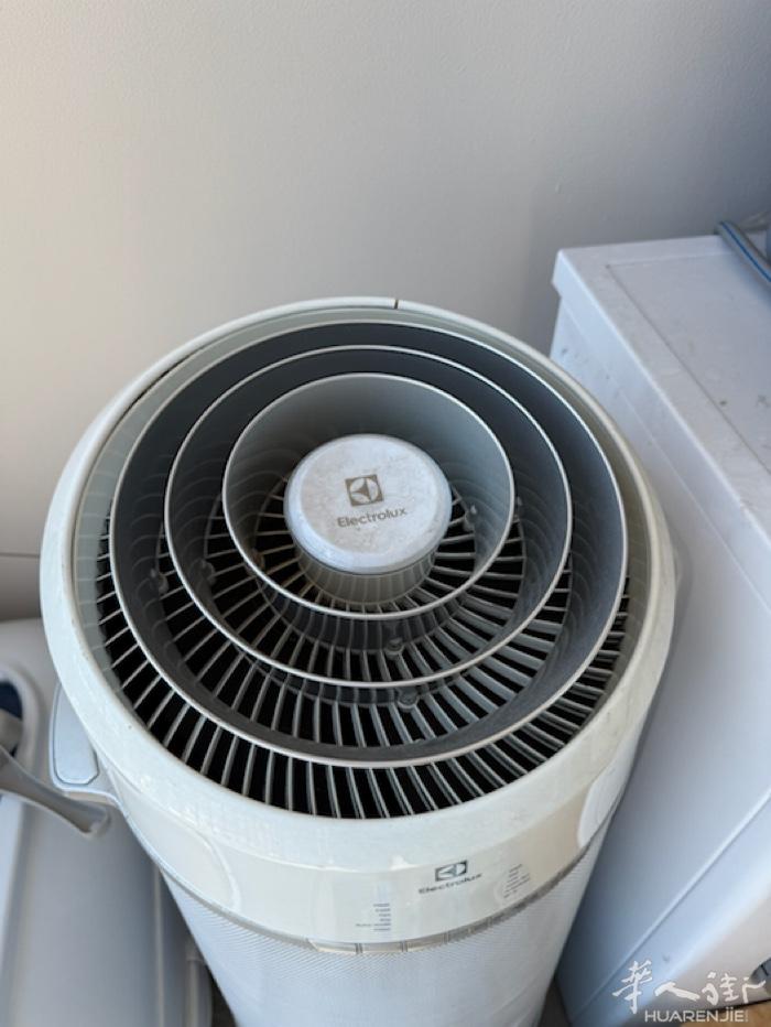 出一台洗衣机和一个冷风机 上门自提 洗衣机120💶 只用过一个月 冷风机80欧