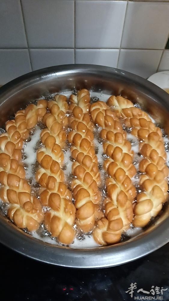 巴黎的宝子们！麻花儿和油炸糕、粘豆包、肉皮冻，又又来了哈！有想吃的约起来哈！现做