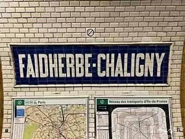 小巴黎11区餐馆转！ 靠近地铁Faidherbe-Chaligny，临大街！ 门