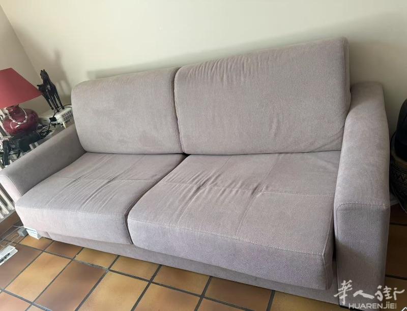 易拉式四人座沙发双人床，2019 年 bercy convertible 购买，原价950 ， 客人房用很少睡现出售450欧，可小刀，