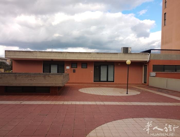 Noci，Bari 出售商铺/办公室  私人电话☎️：+39 339 700 7