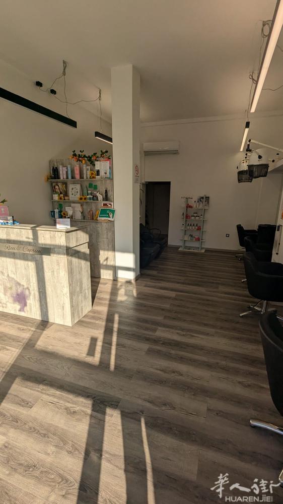 老外理发店转让，Parrucchiere Ricci&Capricci Via