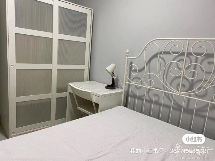 巴塞罗那Besos 4路地铁站旁出租1.4米床单人间。房子共4室2卫，两个相对独