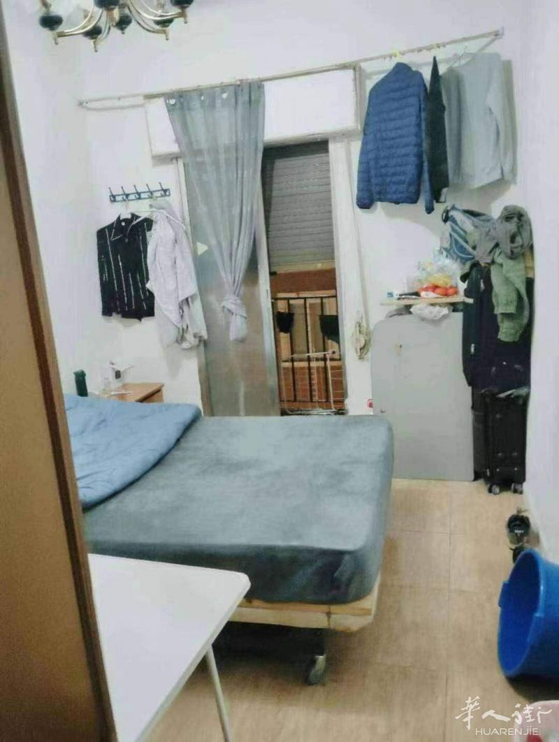 6号线Usera地铁口3室1卫1厨无厅