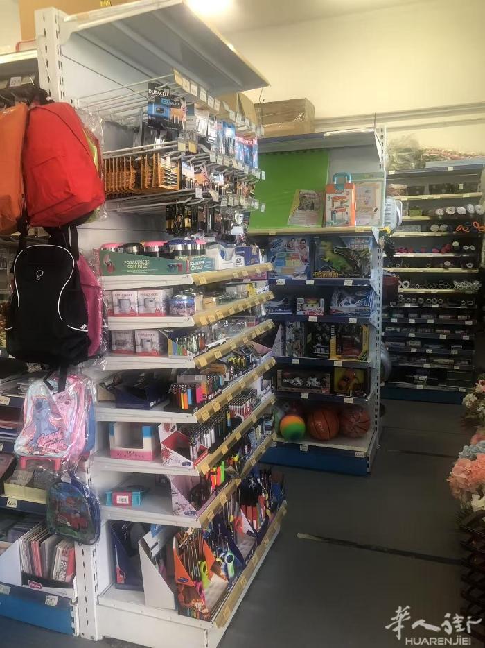 PRATO 百货店八成新货架低价转让  25个双面架高两米四 宽一米二 横档