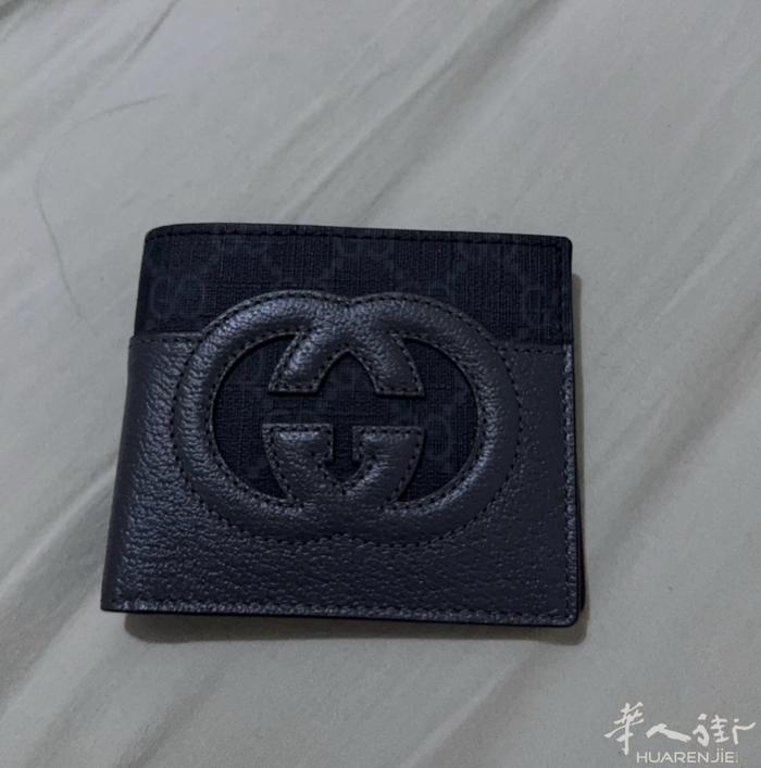 出Gucci钱包和Fendi卡包 由于给朋友买礼物买重了所以出 全新带盒子 低价
