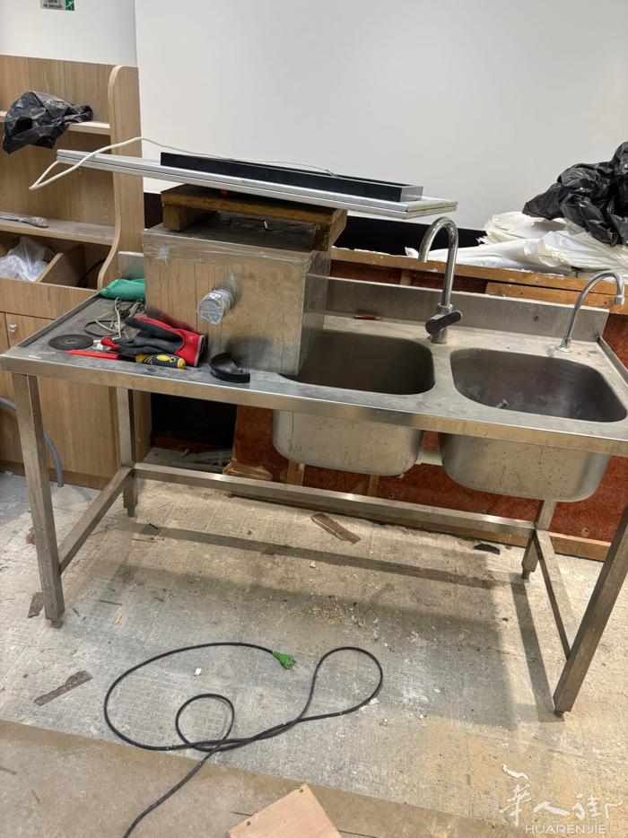 150€ 尺寸 150x70cm 水槽 40x40cm  自取巴黎19区crim