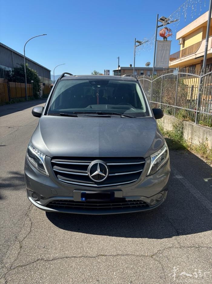 出一辆Vito，2021年8月份的车，原件原漆原厂的一手车，4年才开了35700