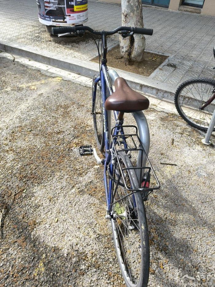 出2手自行车一台，车况良好，40欧联系方式693673788