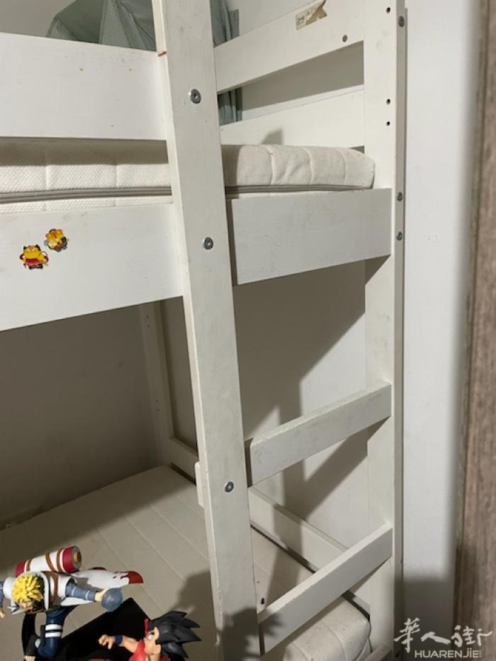 本人有张小孩上下铺床……有床垫、现在小孩大了，便宜出售