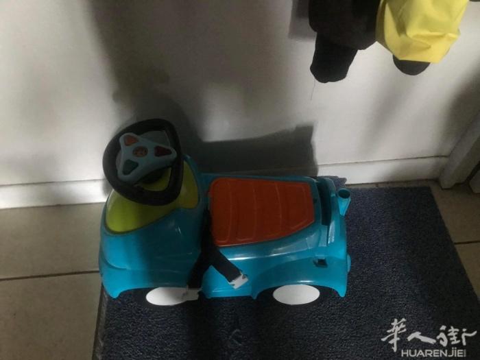 轮带20号新€5小摩托车€5滑板€10滑板车大€20中€15小€10小孩床带床垫