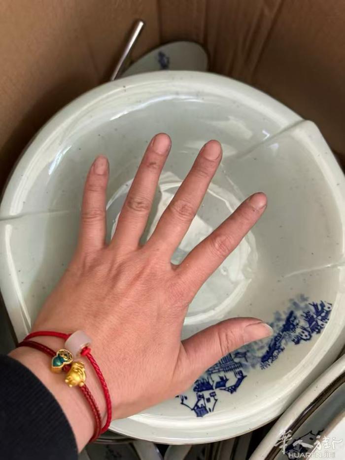 多种各类大小盘子出售价格半价优势，还有各种碟子、都是很重质量非常好的，