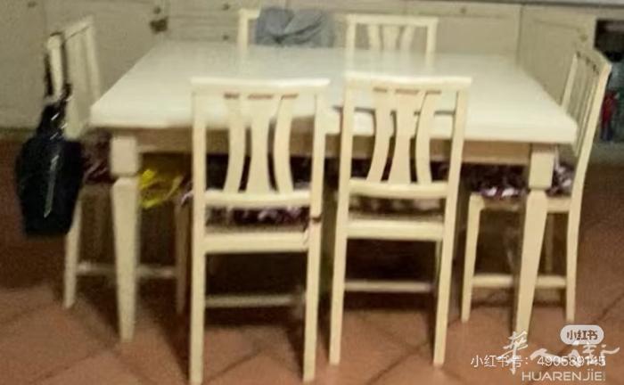 prato 餐桌椅 一套120 桌子俩边还可以拉长的  有用旧的痕迹 但是木质是
