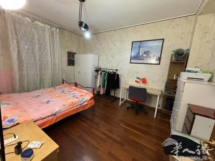 房间搭铺黄线地铁口vai brenda 女生.价格合理先到先得