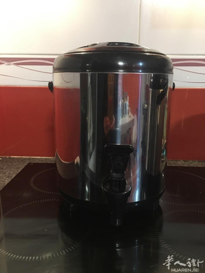 6L 保温桶 x2 出售转让  2支保温茶桶出售，1支全新未使用，1支9成新。