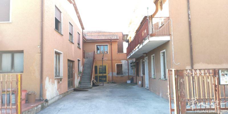 厂房连住家1000平米，出售35W，Monselice市中心。