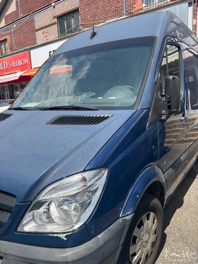 出一辆奔驰货车 sprinter 213 CDI 17020公里 2013年 售价18000