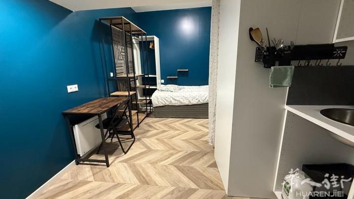 大巴黎92安全区近地铁新装修Studio即日起租  地址在RER Bourg l