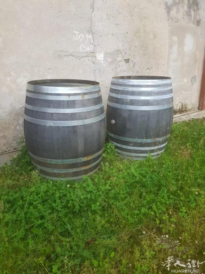 Verona地区酒桶桌子两个
