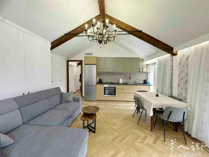 sondrio 附近，全新装修二室一厅二卫，带院子，有空调，有新风系统，正规合同