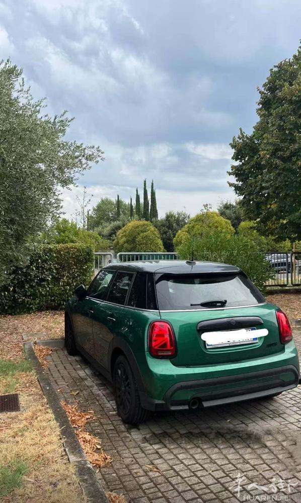 出售一辆mini cooper新车2023年的，公里数15000，自动挡，价格面