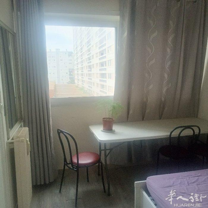 拉姑耐无西湖特）La  Courneuve6 Route有个大房间和上下铺出租，