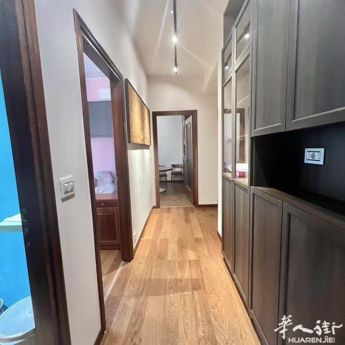 米兰黄线(maciachini)地铁站房屋出租，户型3室一厨一卫，租金2000/