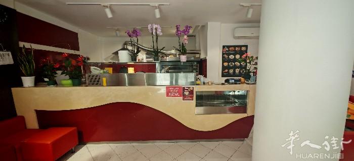 Geneva Rapallo旅游城市 有一个新开，代座位快餐打包店转让。（因合作