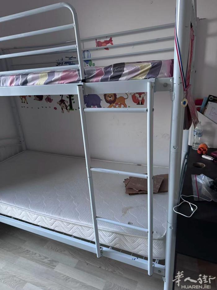 大家好有一张铁上下床50欧元转让自取谢谢电话0762073061。  1Rue