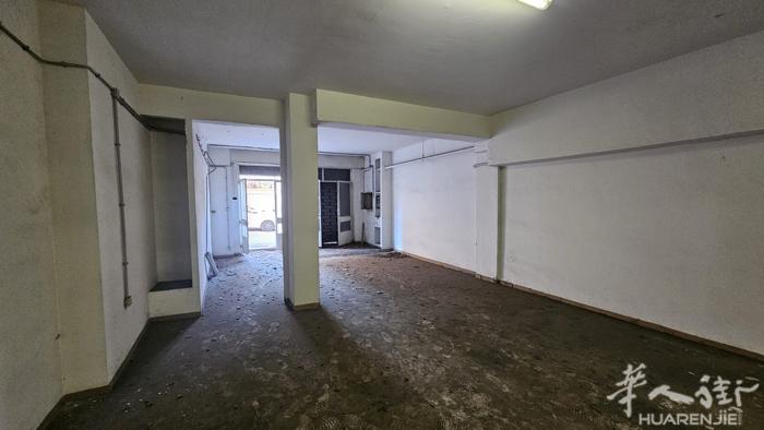 Locale commerciale + Appartamento + Gara