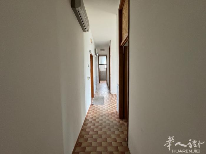 Forlì 一号工业区租工厂500平方米+办公室 近高速路 有需联系349510