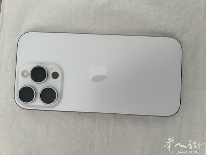 出一台16Pro 白色128GB  9月份购买 电池100% 循环110次 外观