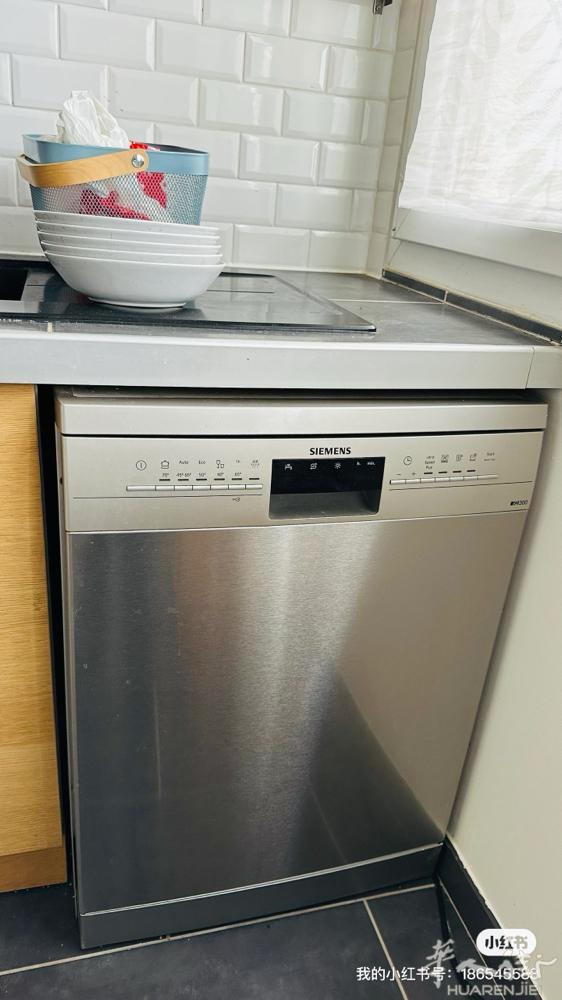 大家好 搬家出西门子洗碗机 180€ 坐标94170 le perreux su