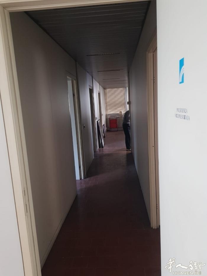 整套房屋出租或出卖，COMO地区 总面积一百六十平方米，二楼 楼下车库，可以做小
