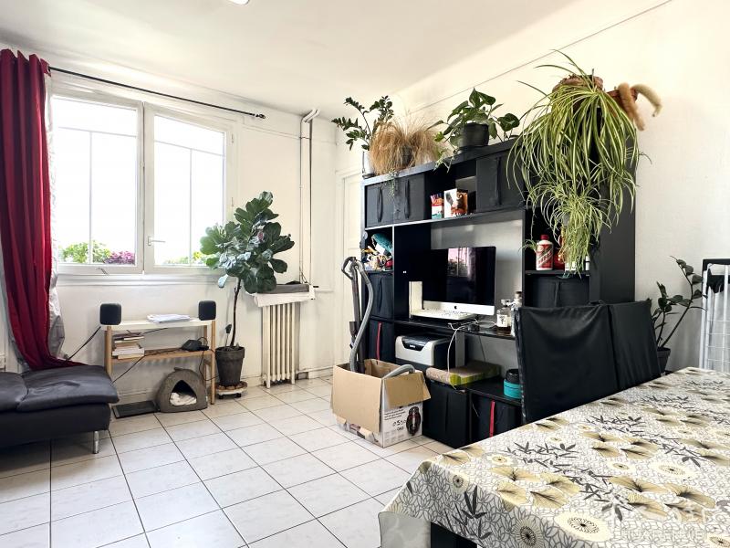 92270 - Bois-Colombes 离 J 线 « Bois-Colombes » 6分钟