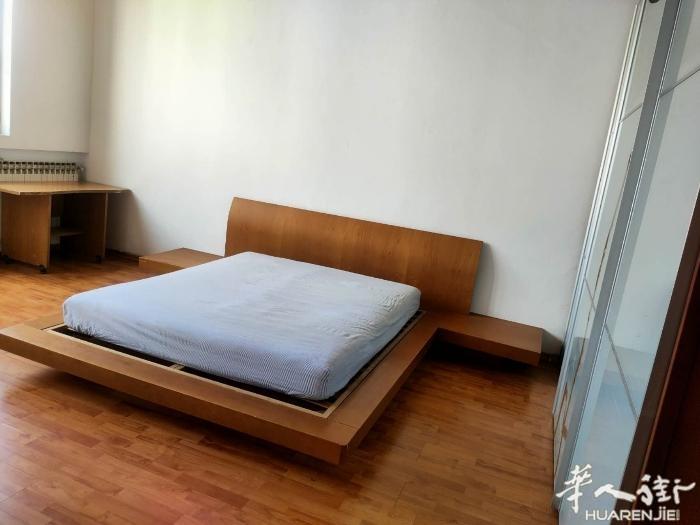 住家有大房间搭铺在strozzi 小coop附近，爱干净上班族优先，没有烧，非诚