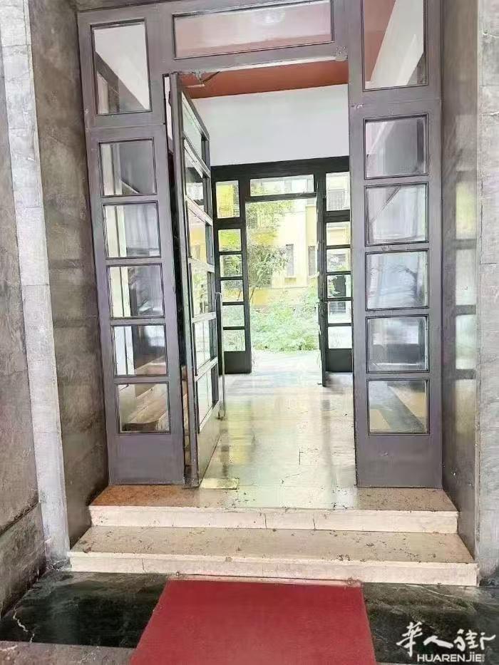 米兰红线绿线Loreto地铁站黄金位置，地址via pecchio 11地铁口5