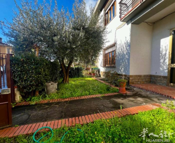 San Giorgio a Colonica 三层落地房带工厂（C3）出售： 居