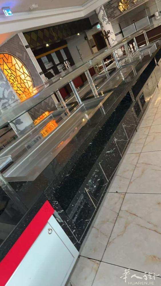 很新的大型自助餐台 冷，热 都有，便宜卖咯👍👍👍