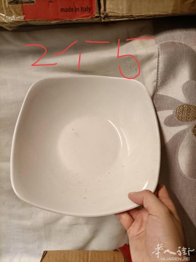 米兰出闲置盘子，高脚杯