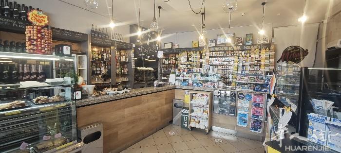 出售普拉托40年的老店！近华人区，酒吧+烟草店, 50多平方米， 房租800€，