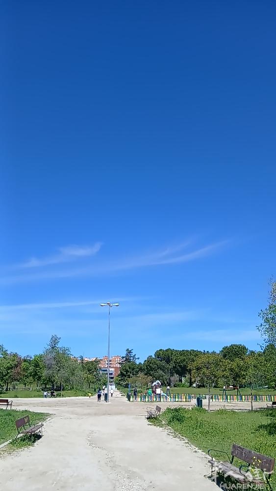 马德里短租日租房，位于地铁口附近。交通便利。需要微信联系zfsn66771298