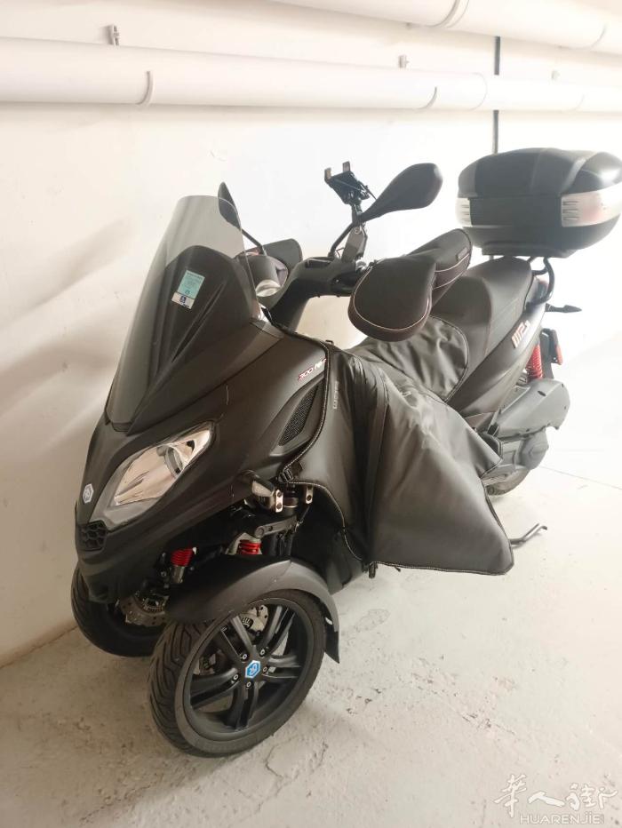 三轮摩托车，PIAGGIO MP3  300hpe 第一手车主，9成新。2022
